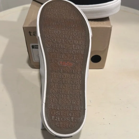 Taos Footwear Black and White Slip-On Sneakers Sleek Design - Picture 3 of 7